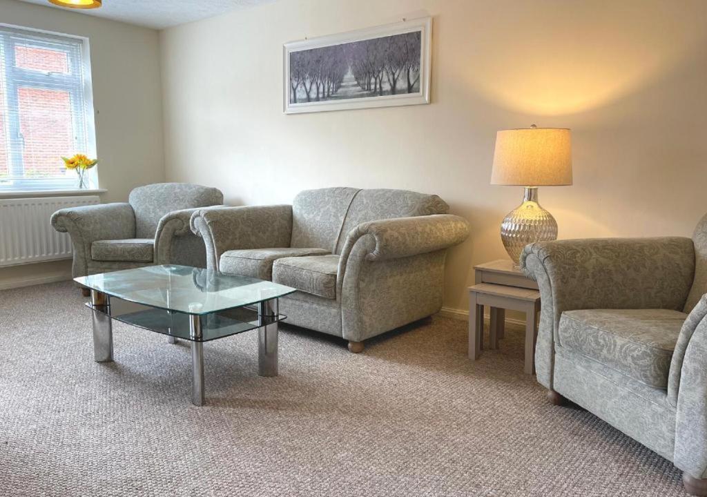 Ashford Holiday Home Smithy Drive Sleeps 5 Free Wifi And Vehicle Parking Kingsnorth Exterior foto