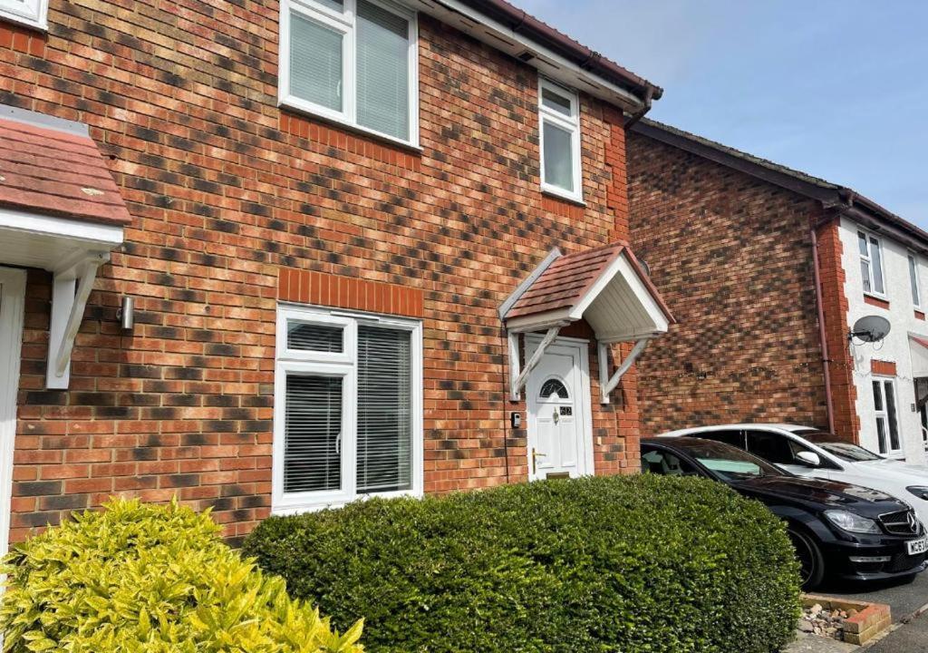 Ashford Holiday Home Smithy Drive Sleeps 5 Free Wifi And Vehicle Parking Kingsnorth Exterior foto
