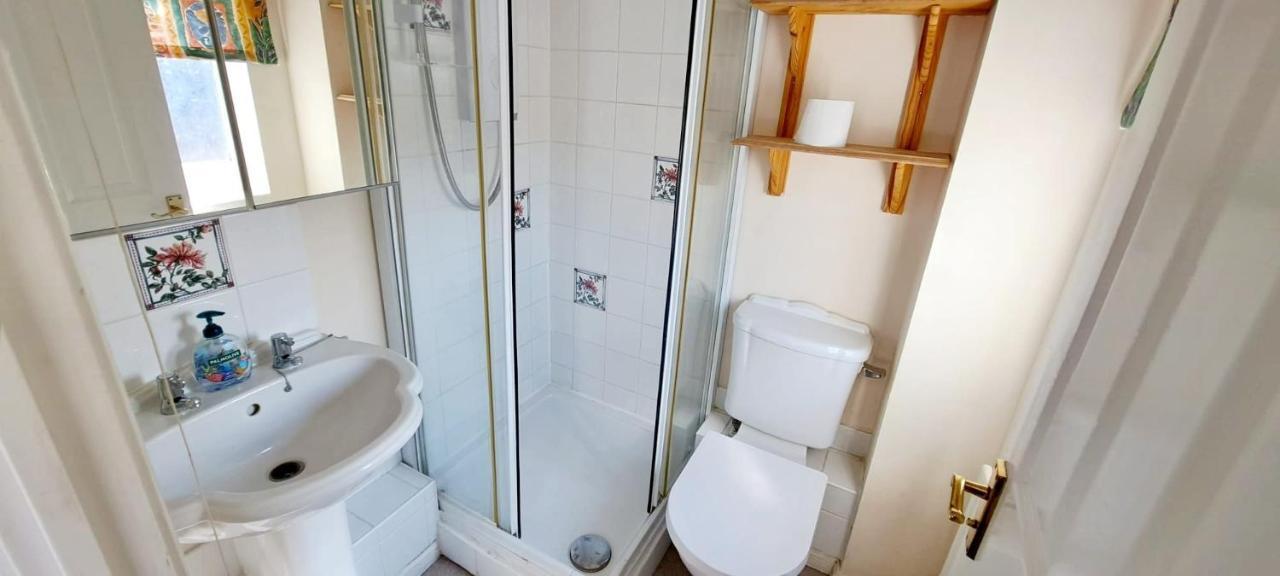 Ashford Holiday Home Smithy Drive Sleeps 5 Free Wifi And Vehicle Parking Kingsnorth Exterior foto
